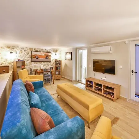 Villa Scenic Hillside With Pool Terrace Kalkan
