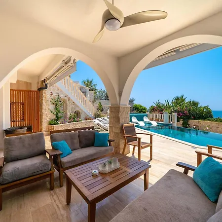 Scenic Hillside With Pool Terrace *