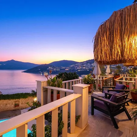 Scenic Hillside With Pool Terrace *