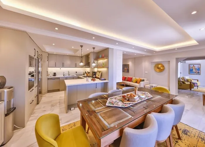 Villa Scenic Hillside With Pool Terrace *