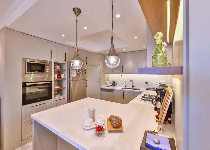 Scenic Hillside With Pool Terrace *