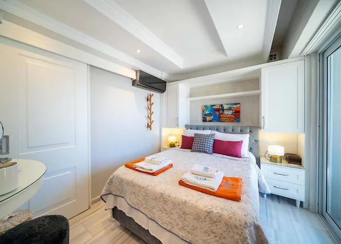 Scenic Hillside With Pool Terrace Villa