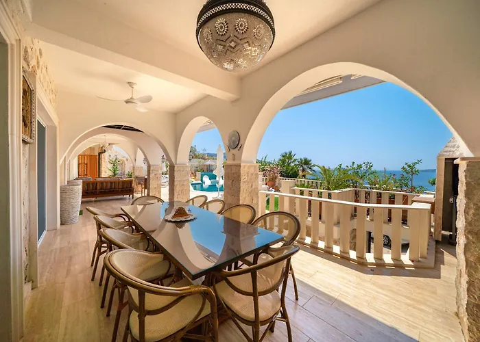 Scenic Hillside With Pool Terrace Villa