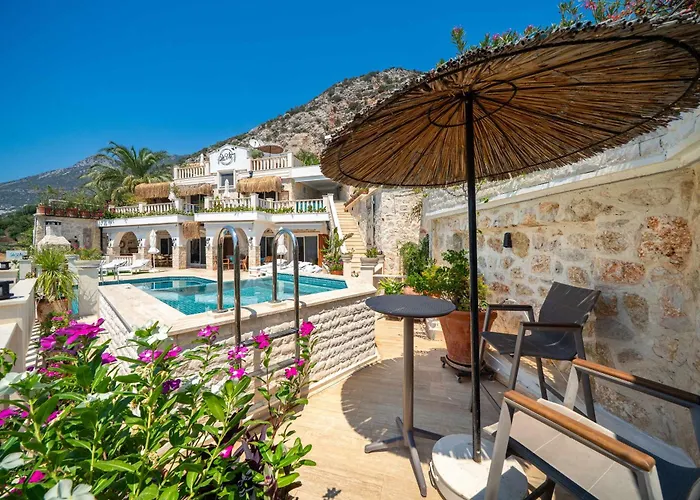 Scenic Hillside With Pool Terrace *