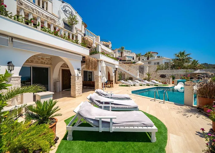 Scenic Hillside With Pool Terrace *