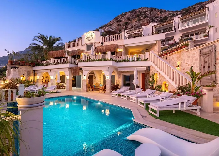 Scenic Hillside With Pool Terrace *