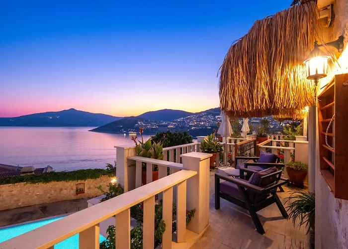 Scenic Hillside With Pool Terrace *