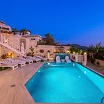Villa Scenic Hillside With Pool Terrace *