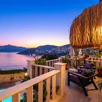 Scenic Hillside With Pool Terrace *
