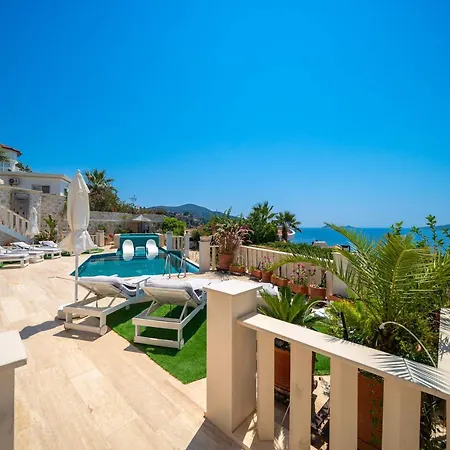 Villa Scenic Hillside With Pool Terrace