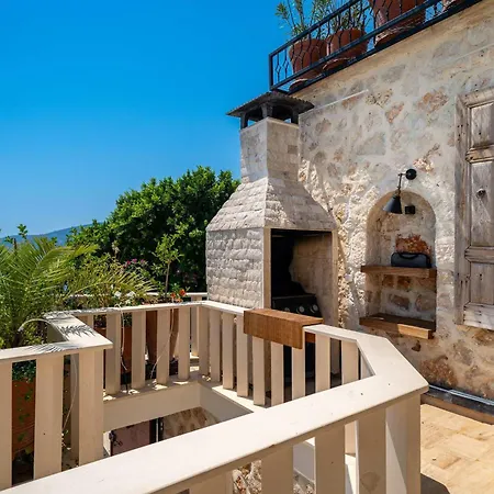 Villa Scenic Hillside With Pool Terrace
