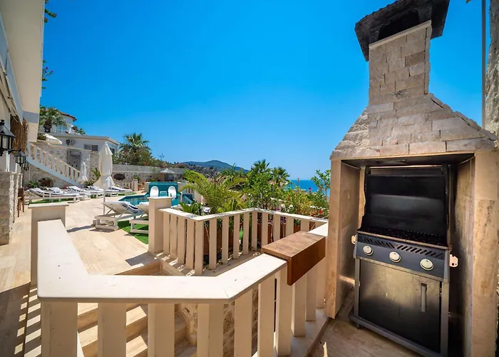 Scenic Hillside With Pool Terrace *