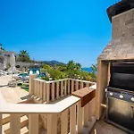 Scenic Hillside With Pool Terrace *