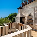 Villa Scenic Hillside With Pool Terrace