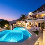 Villa Scenic Hillside With Pool Terrace