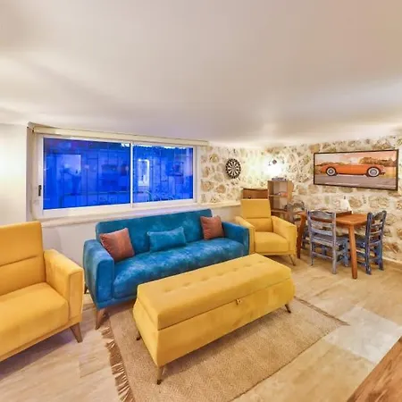 וילה Scenic Hillside With Pool Terrace קלקן
