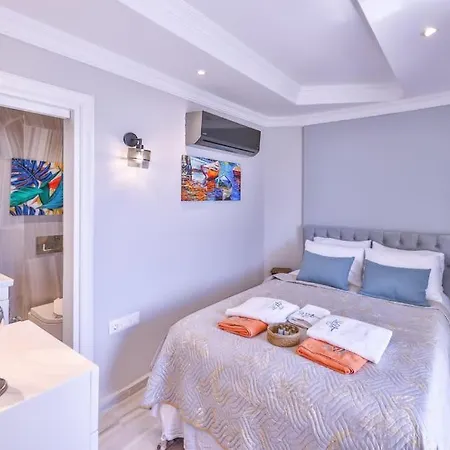 Scenic Hillside With Pool Terrace וילה קלקן