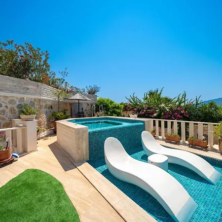 Scenic Hillside With Pool Terrace קלקן