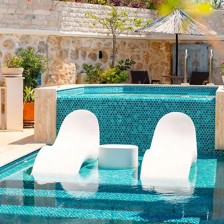 Scenic Hillside With Pool Terrace וילה *