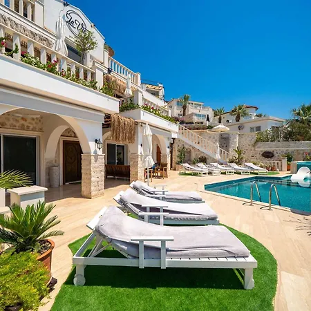 Scenic Hillside With Pool Terrace *
