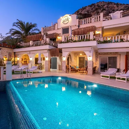 Scenic Hillside With Pool Terrace וילה *